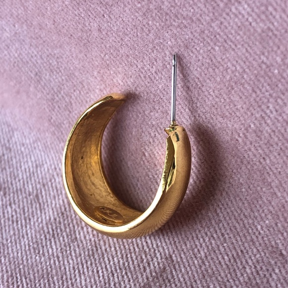 Kenneth Jay Lane gold-plated hoop earrings - Picture 4 of 4